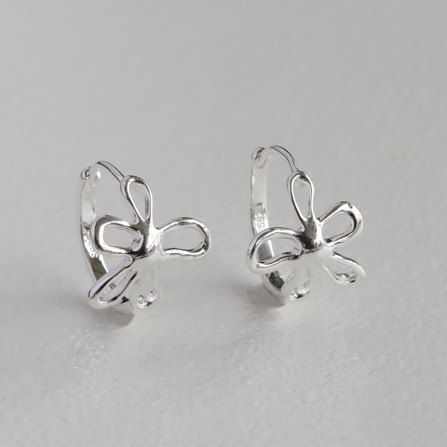 925 plata alta sensación coreana hueco aretes de flores variados nicho de moda aretes de plata esterlina aretes de diseño