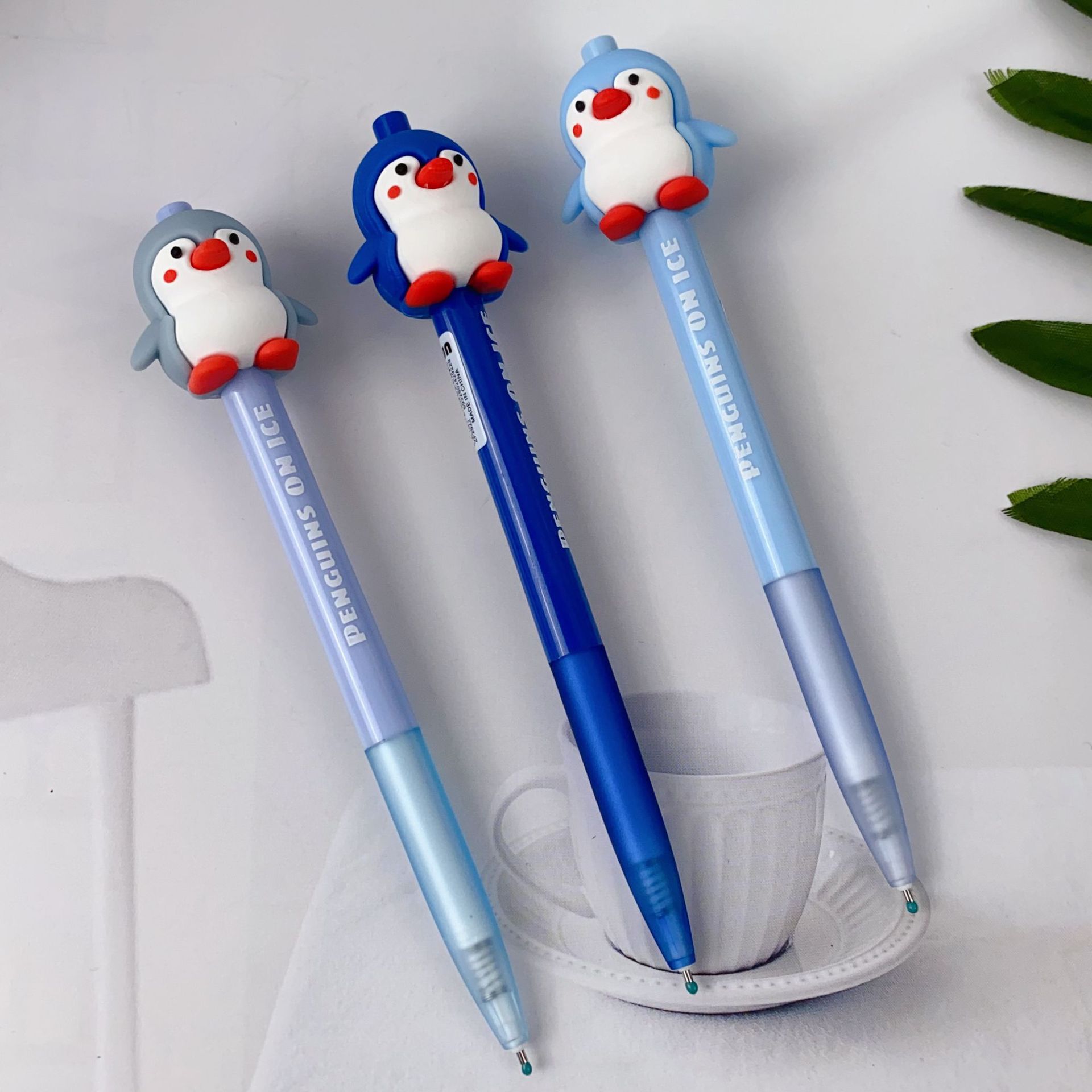 新型シリコンペンギンは中性ペンを押します。