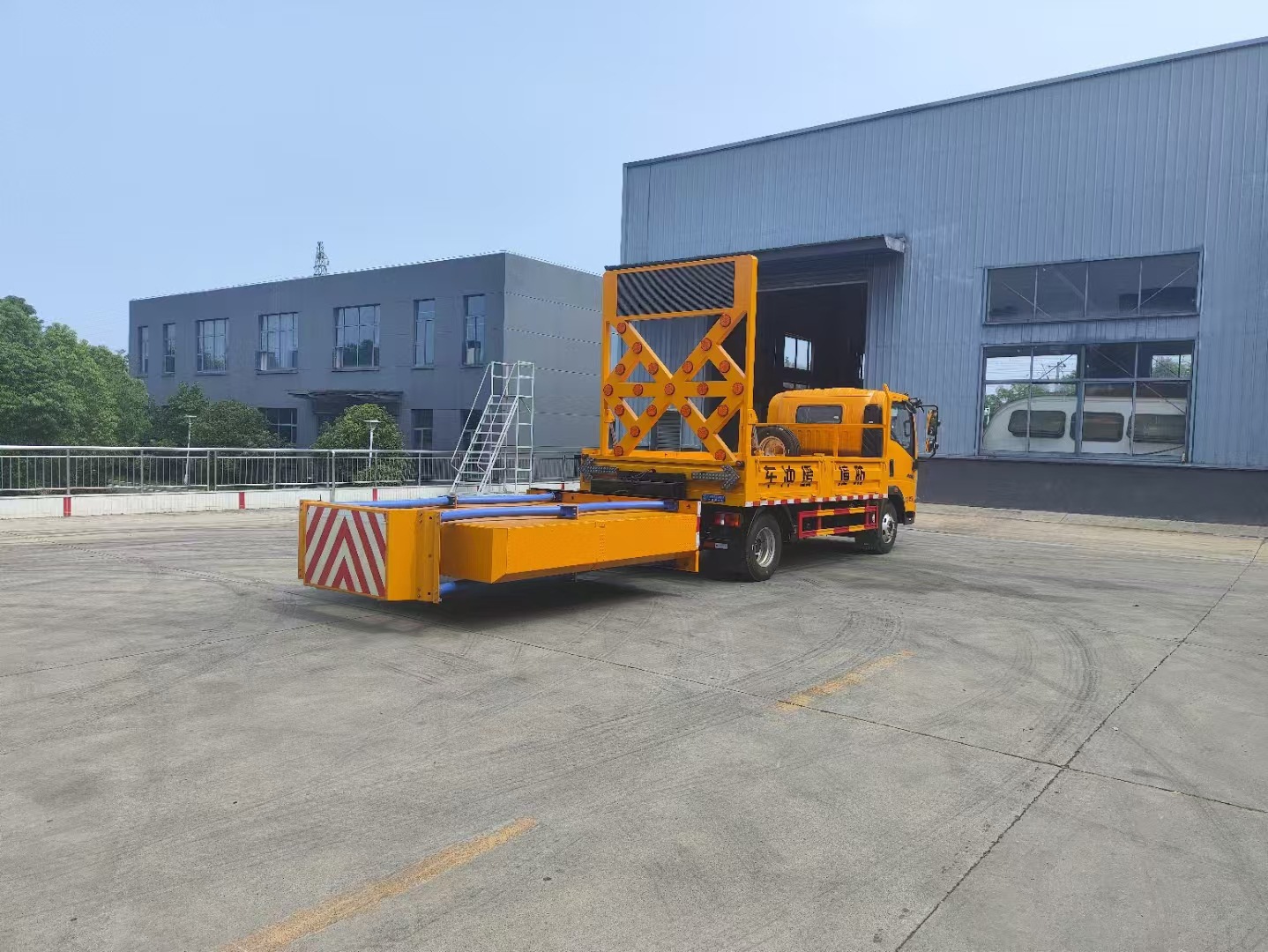 Road Construction Anti-Collision Buffer Vehicle Highway Anti-Collision Package Municipal Safety Anti-Collision Buffer Vehicle
