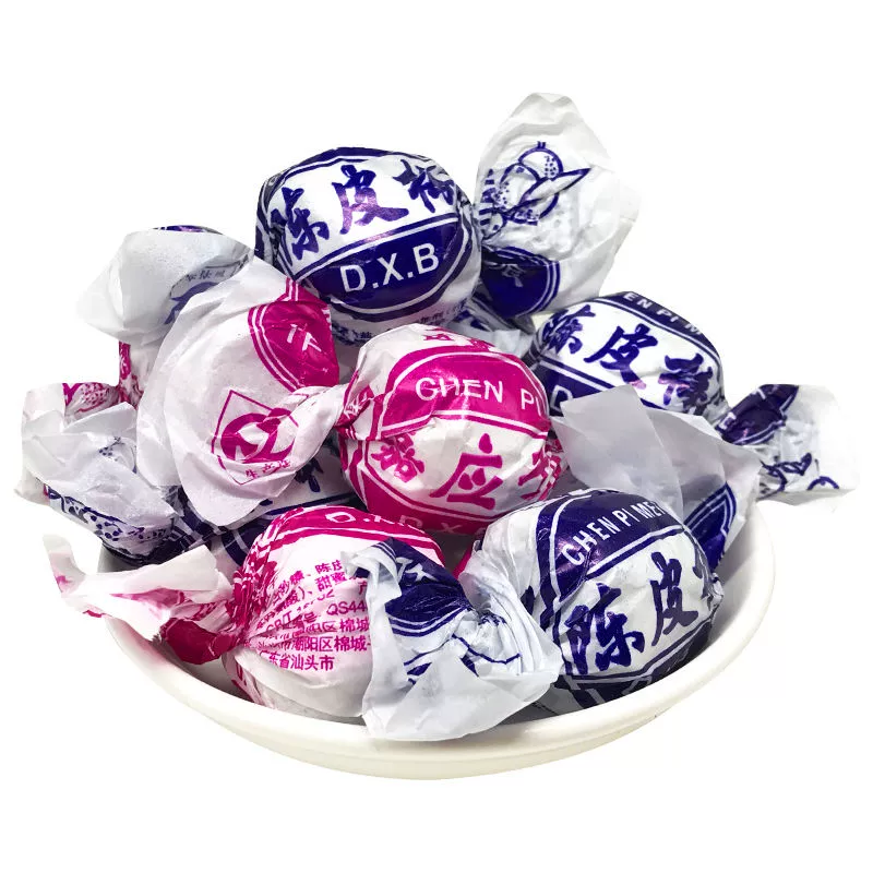 Paper-packed dried tangerine peel and meijiayingzi Guangdong specialty Meijiayingzi candied fruits and candied fruits and plum snacks. Candied candied fruits