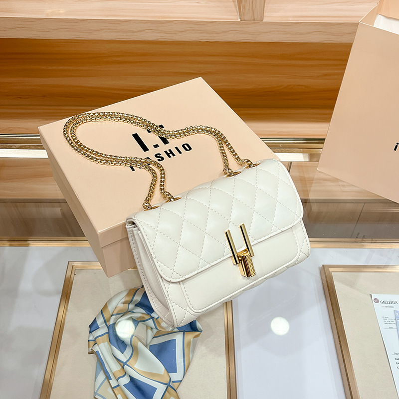 2023 Sommer Lingge Echtes Leder Damen Personalisierte Mode Kleine Duftende Wind Umhängetasche Kette Live Neues Produkt_voghion.com