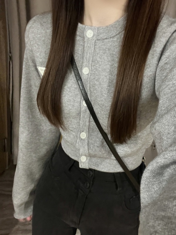 小众灰色内搭针织衫毛衣女秋季设计感慵懒风长袖上衣短款开衫外套|undefined