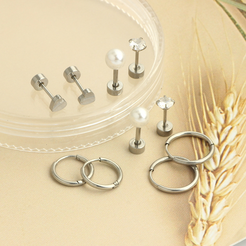 Pointed titanium steel lip stud product view