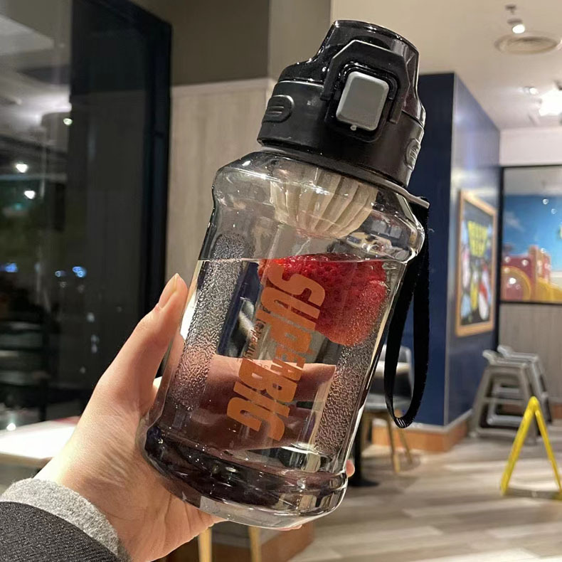 Fábrica personalizada EITONGPC taza espacial roja 800ml taza de agua de barril de aluminio taza de plástico portátil taza de bebida directa