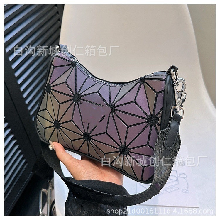 Cross-Border Trendy Fashion Women's Bag 2025 New Style Textured Laser Women's Shoulder Bag Korean Style Trendy Crossbody Bag for Women