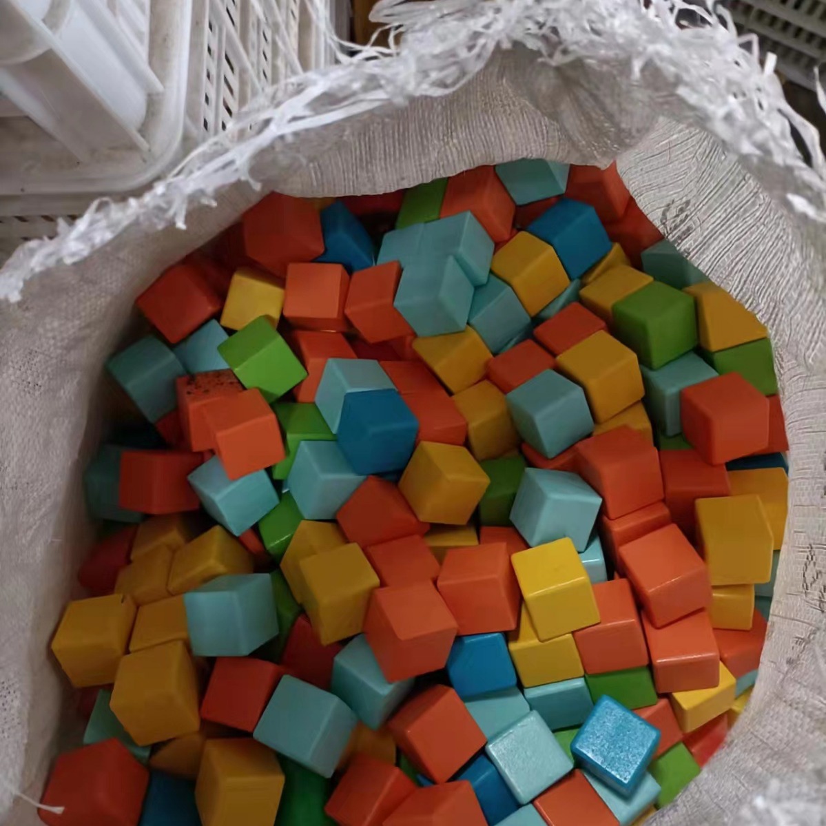 Kindergarten bloques de construcción de madera al por mayor 3-6-9 especificaciones de bloques de construcción de madera maciza bloques de construcción de bebé bloques de comercio exterior hoja de cola peso