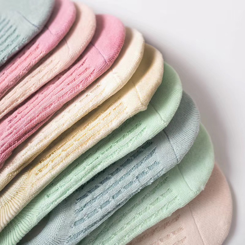 Venta al por mayor verano Delgado transpirable vertical invisible calcetines de silicona antideslizante talón adulto hombres y mujeres de corte bajo barco Calcetines