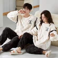 情侣睡衣女秋冬季法兰绒可爱卡通圆领套头青少年男士家居服珊瑚绒