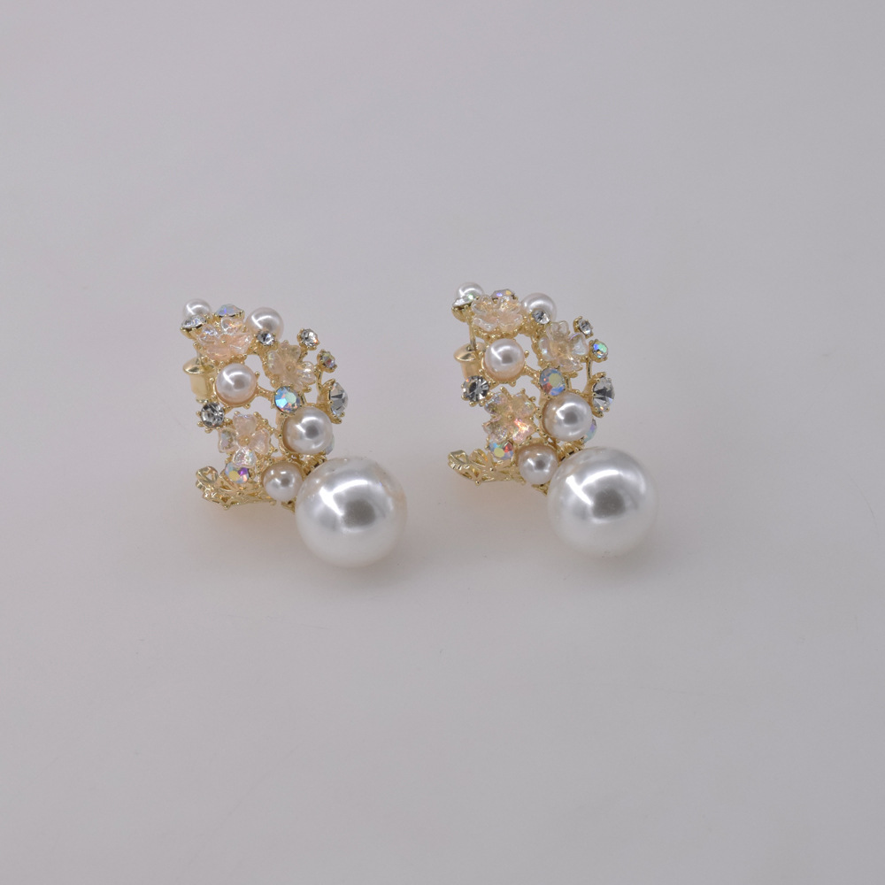 Retro Shell Flower Half Circle Pearl Earrings display picture 2