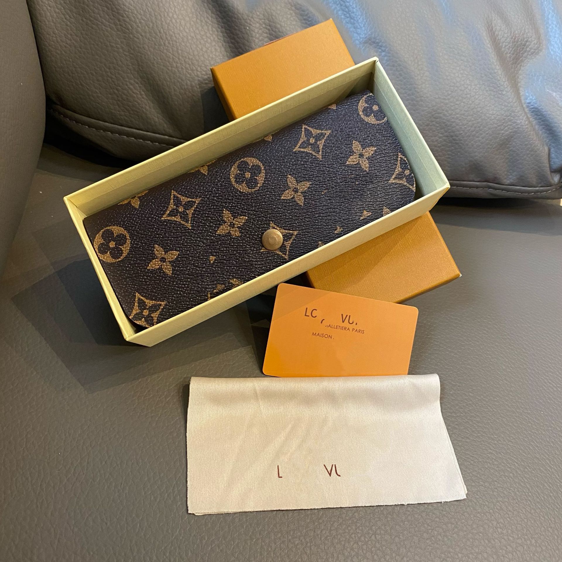 Fábrica al por mayor directa de una sola pieza de caja de espejos de alta calidad caja de almacenamiento gafas de sol gafas de sol caja de gafas de sol