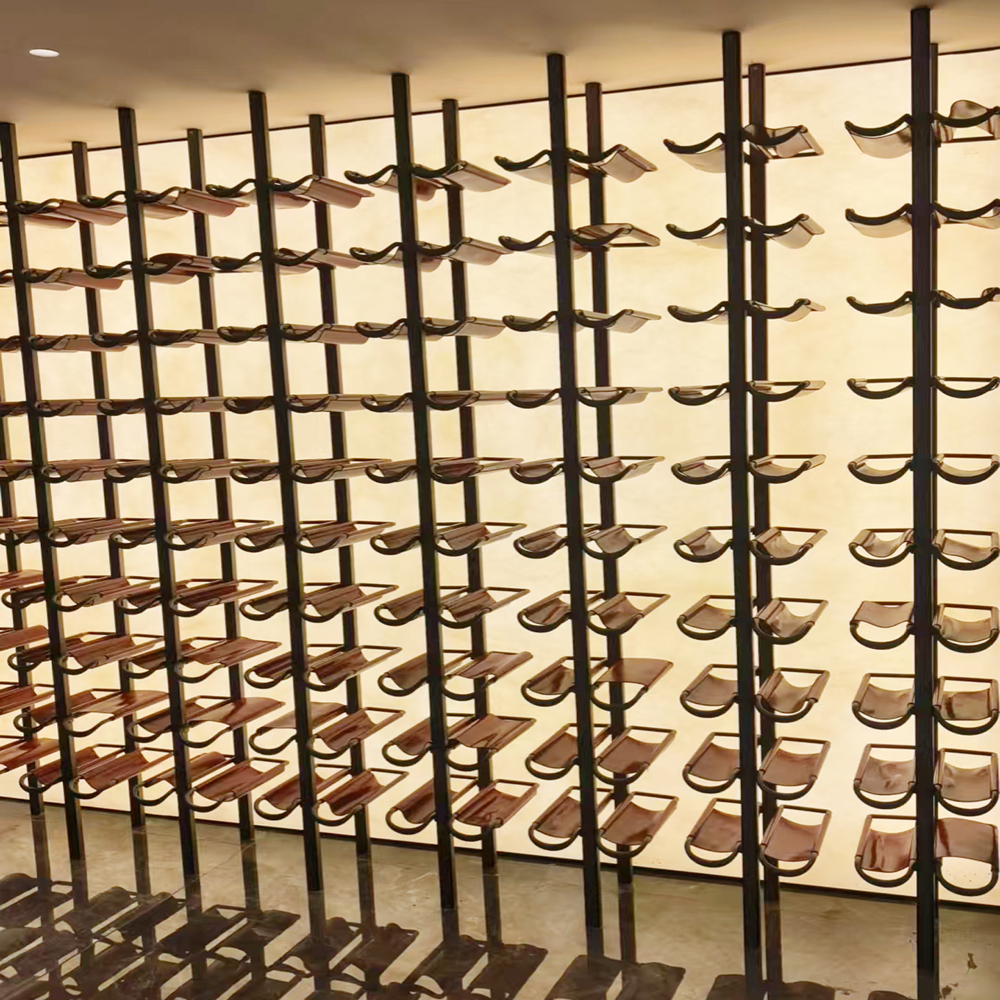 Modern Minimalist Leather Wine Rack Aluminum Alloy Column Hotel Exhibition Hall Household Accessories Wine Cabinet