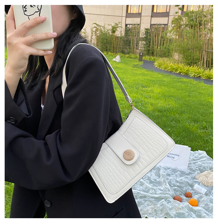 Elegant chain bag
