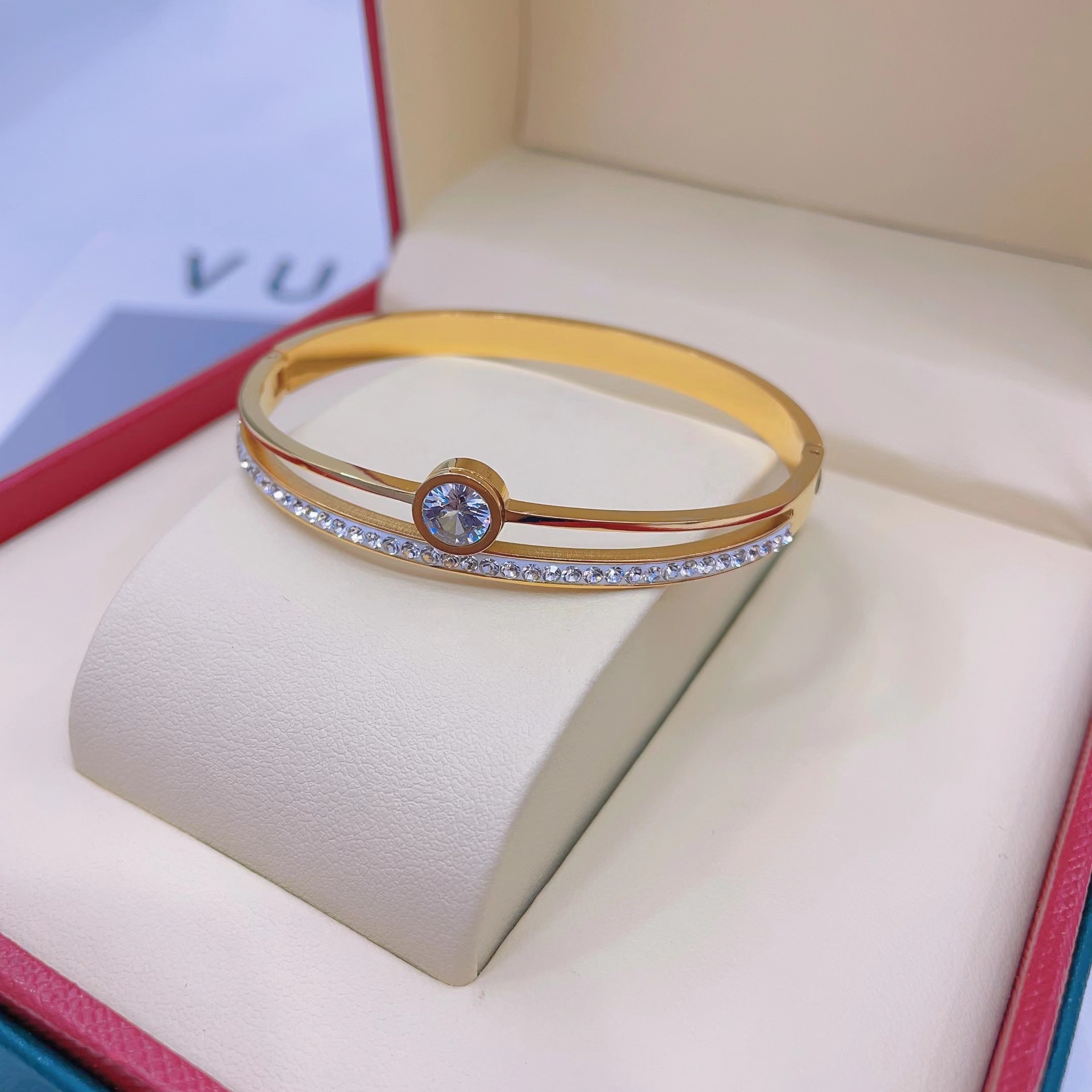 En stock fábrica directa Transfronteriza Popular electrochapado 18K pulsera de acero de titanio femenina personalidad no se desvanece moda nicho moda