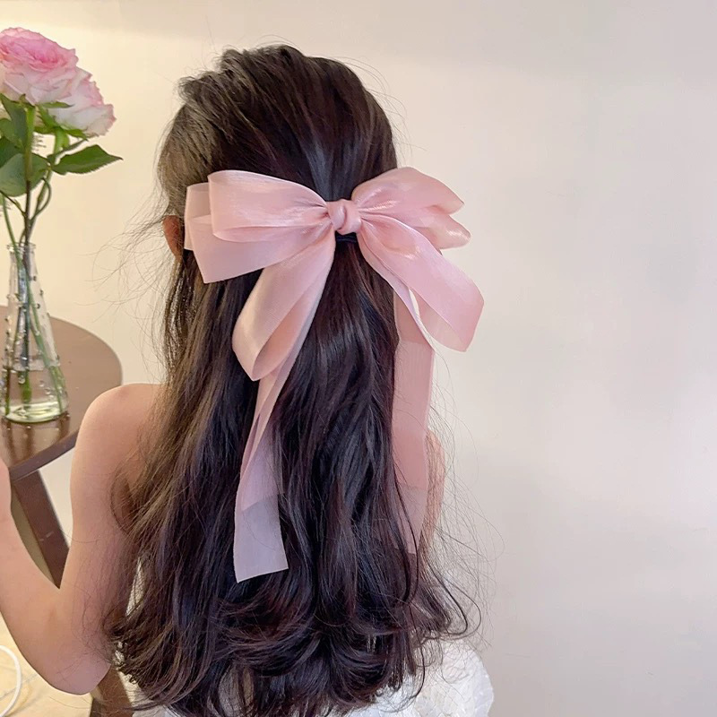 Розовая заколка с бантиком