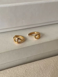 项链;耳钉;戒指