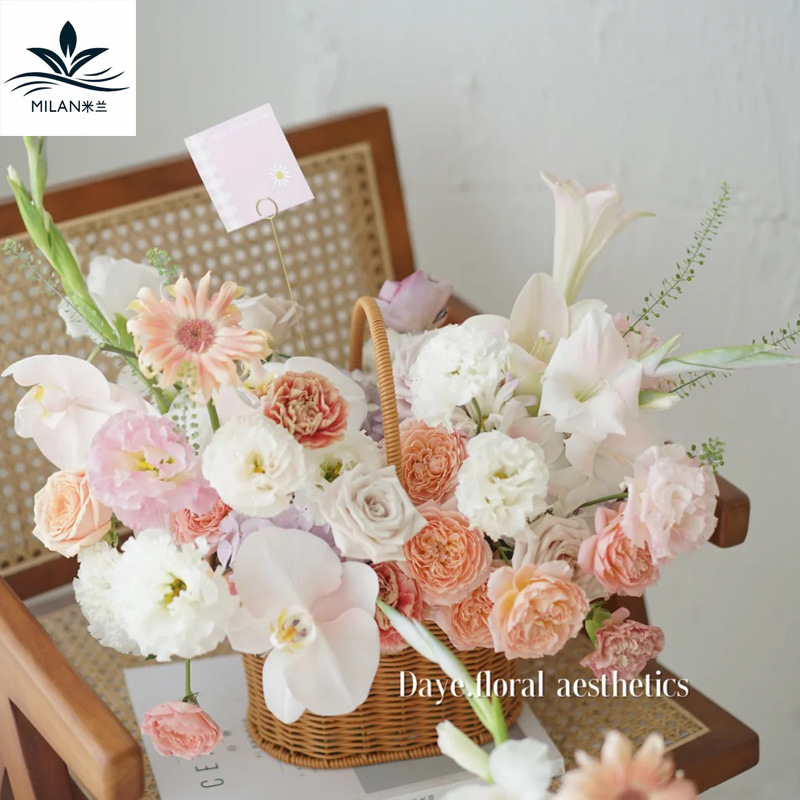 Cesta de flores de ratán de estilo pastoral de mano cesta de mimbre de plástico cesta tejida a mano arreglo floral cesta pequeña cesta de picnic de hierro