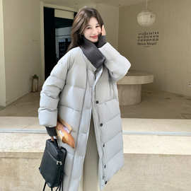 蓝色撞色针织拼接中长款羽绒服女2025冬季新款韩版松弛感保暖外套