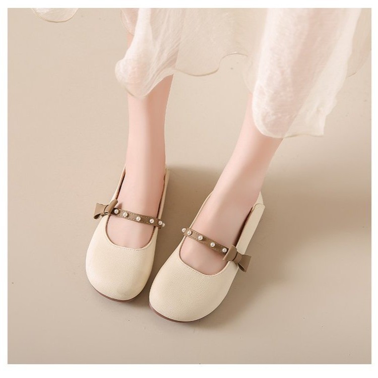 Zapatos de cuero franceses poco profundos para mujeres 2026 nuevos zapatos de perlas casuales de primavera redondas con falda