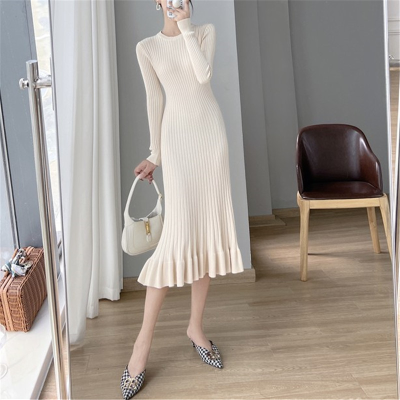 Herbst Fischschwanz Strickkleid Damen, mittellang über dem Knie, Basislage und schmale Passform, gepaart mit einem Pelzmantel für_voghion.com