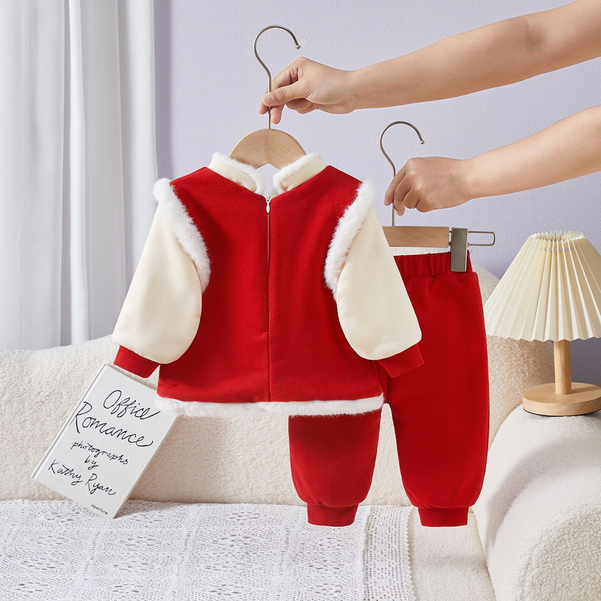 어린이 의류 겨울 어린이 세트 중국 스타일  소년과 소녀 겨울 두 조각 새 어린이 신년 옷 생일 원피스