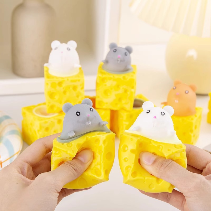 Creative trick cute pet decompression mouse squirrel Cup pinch music stress relief ball decompression vent cheese toy