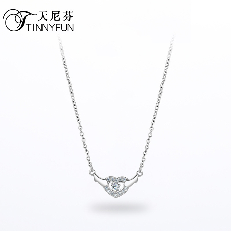 La moda transfronteriza con diamantes huecos colgante en forma de corazón s925 collar de clavícula de plata coreano dulce pequeño collar de fragancia nuevo producto