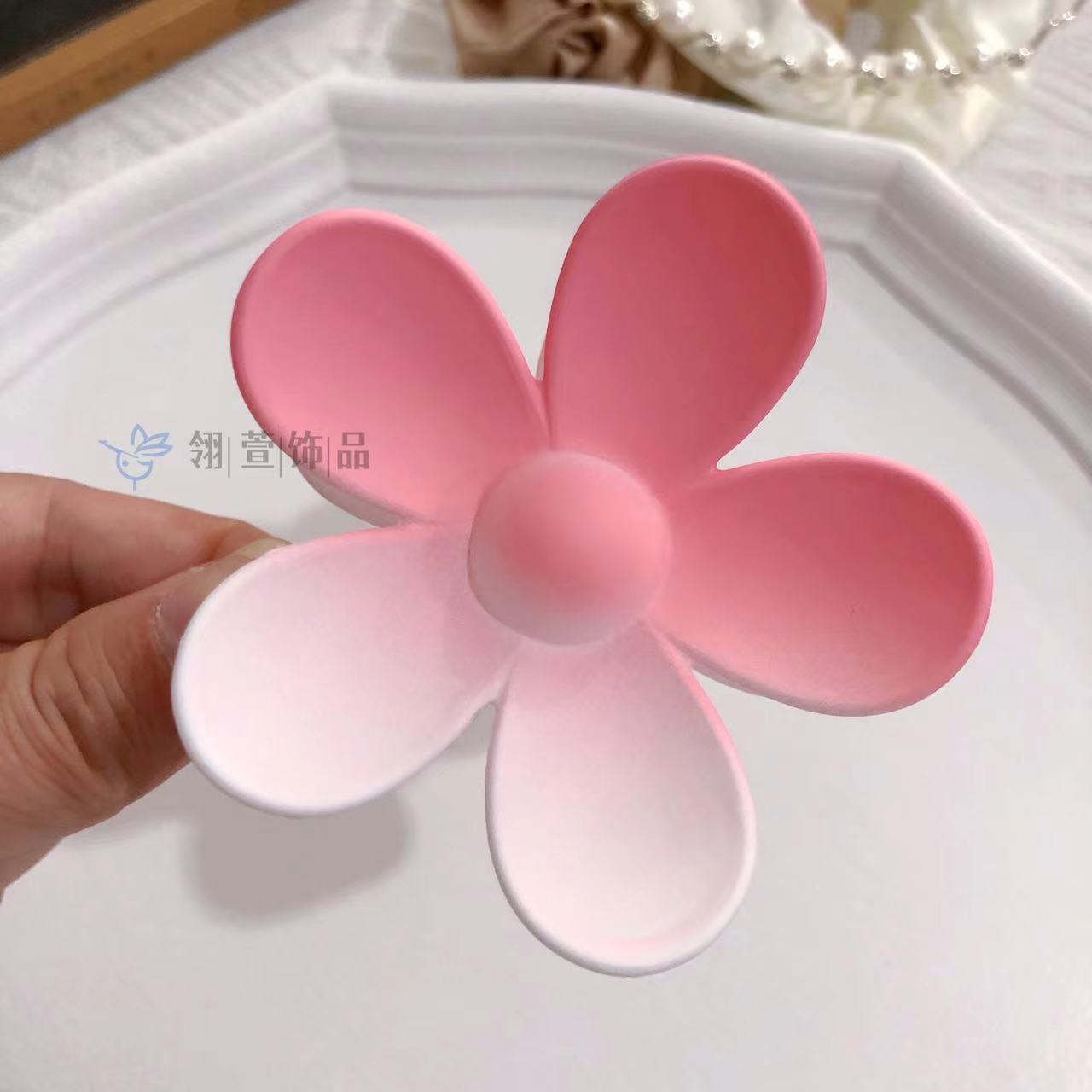 큰 꽃 7송이