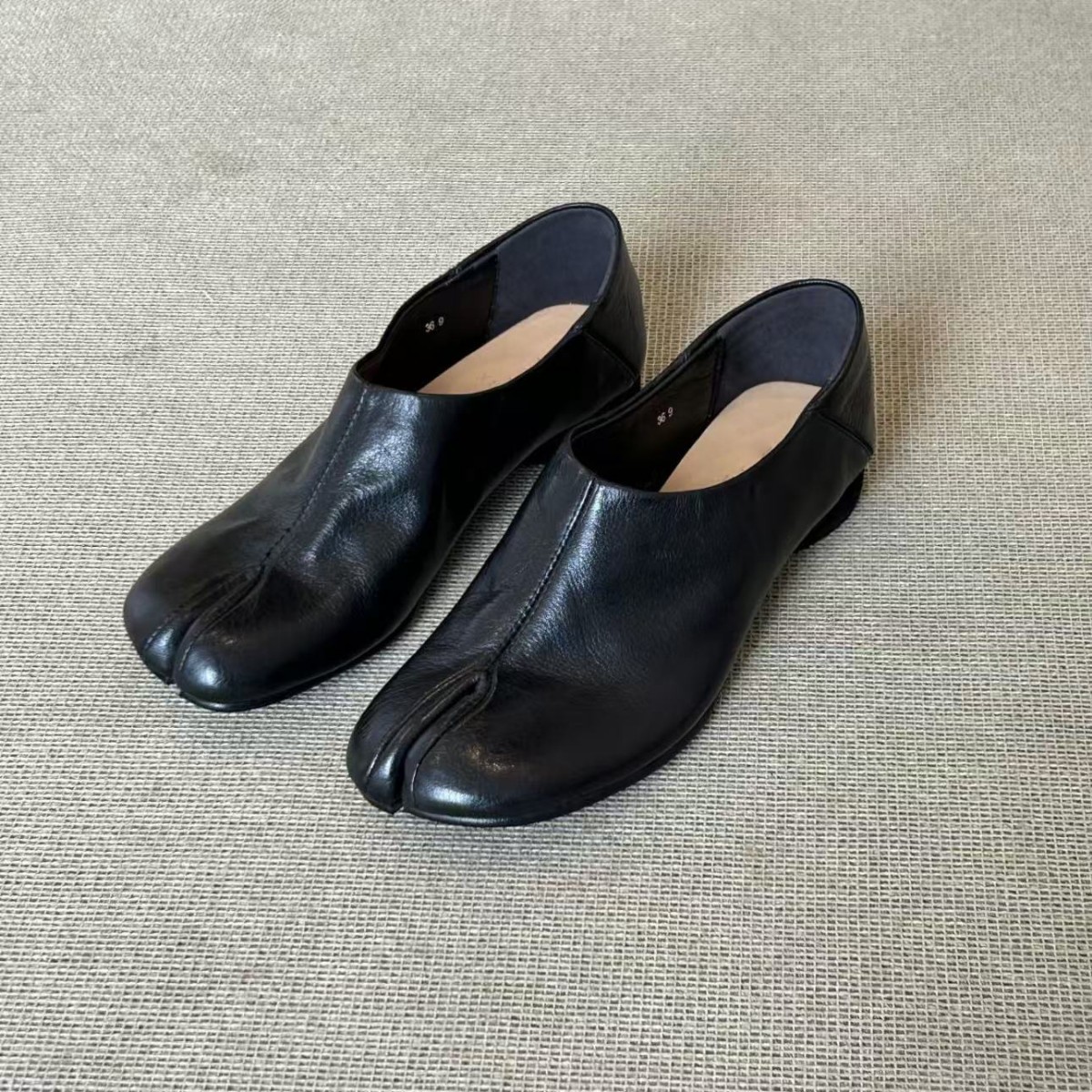 分趾鞋女粗跟鞋2025秋冬新款复古风猪蹄鞋女浅口单鞋潮