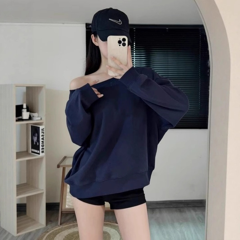 Navy Blue Design Loose Slimming Slanted Shoulder Long-Sleeved Tops for Women in Autumn Cool Hot Girls Off-Shoulder Sweatshirts Manufacturer Wholesale Navy Blue Design Loose Slimming Slanted Shoulder Long-Sleeved Tops for Women in Autumn Cool Hot Girls Off-Shoulder Sweatshirts Manufacturer Wholesale