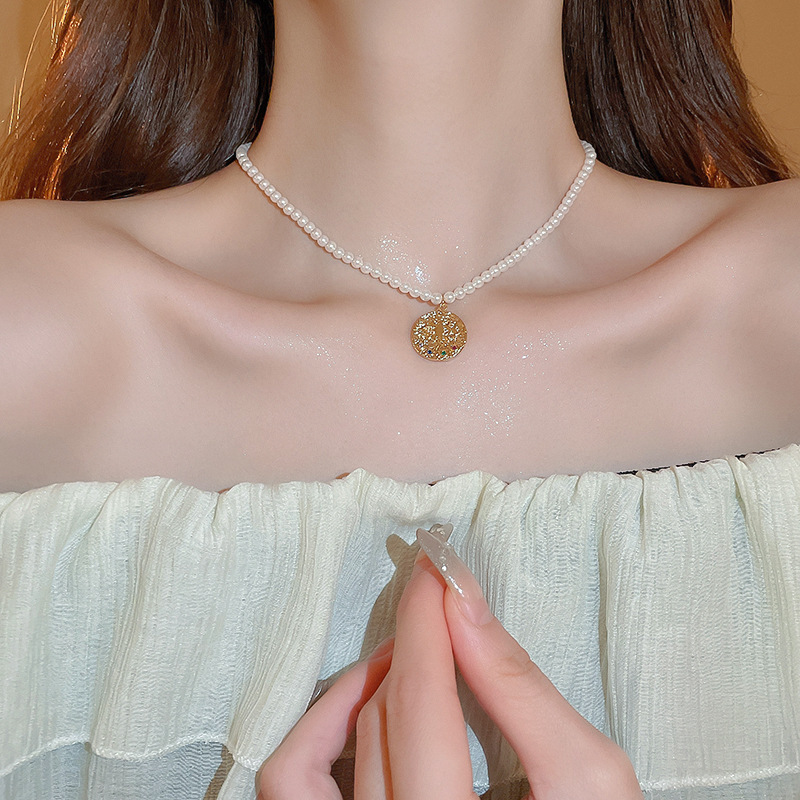Collar de perlas con lazo de súper hada, cadena de clavícula de moda de lujo ligero francés, sentido de alta gama, joyería de nicho de arte, mujer al por mayor