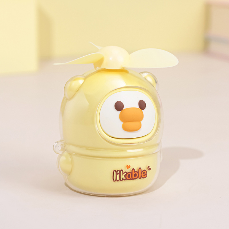 萌えかわいがってアイスクリームの扇風機の子供のミニは扇風機のusbを持って充電します。|undefined