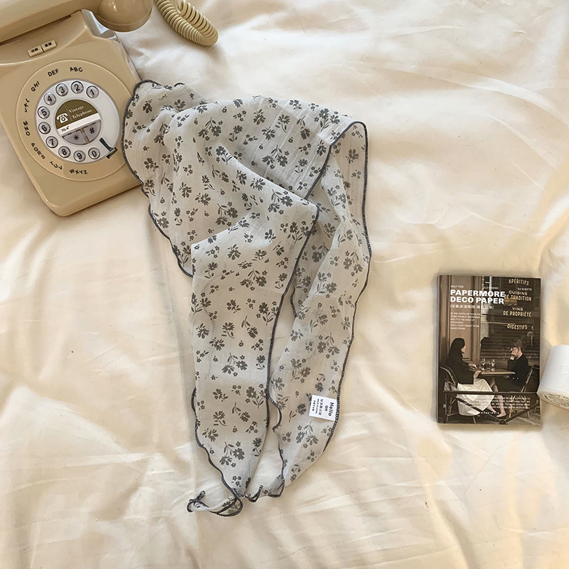 Bufandas triangulares cuello nuevo pañuelo para mujeres pastílico viento versátil de alto nivel sensación bufandas de flores trituradas bordes de media luna de punto correa de pelo