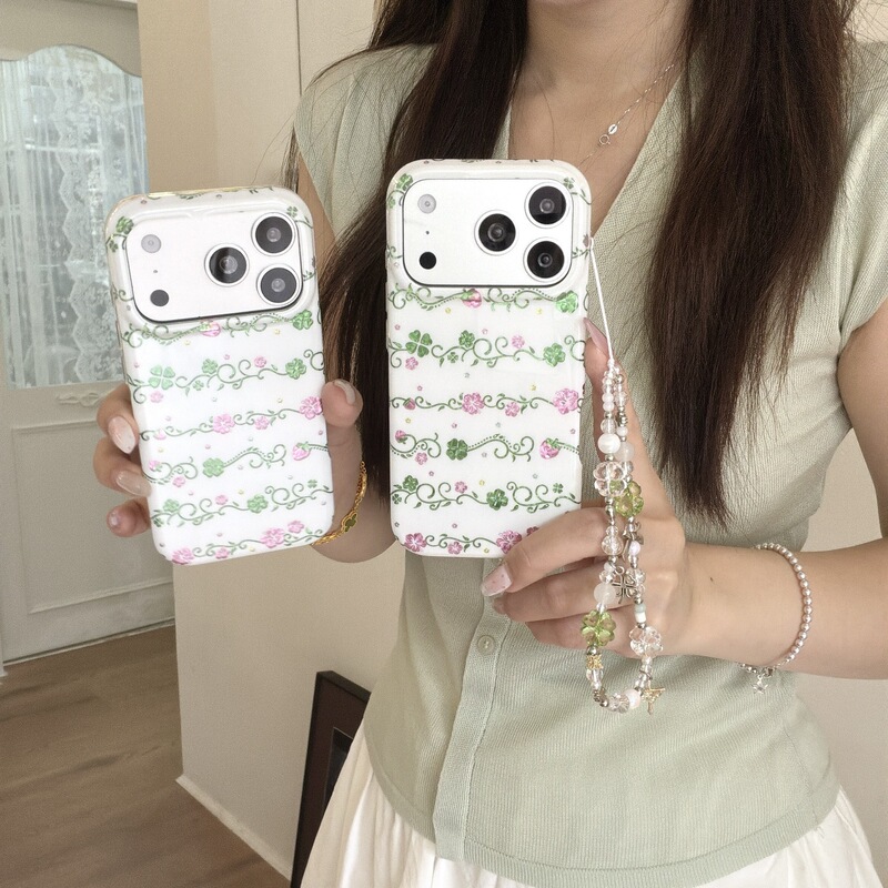 Fresh and simple four-leaf clover and mulberry flower phone case suitable for iPhone 17, Apple 16 Pro Max/15 Pro, with a high-end feel