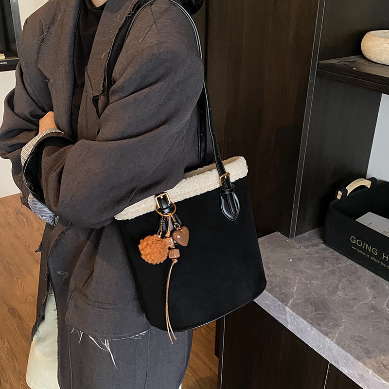 Bolsa de seda retro de alta calidad para mujeres 2025 nueva bolsa de cubo portátil de gran capacidad, bolso de hombro de seda