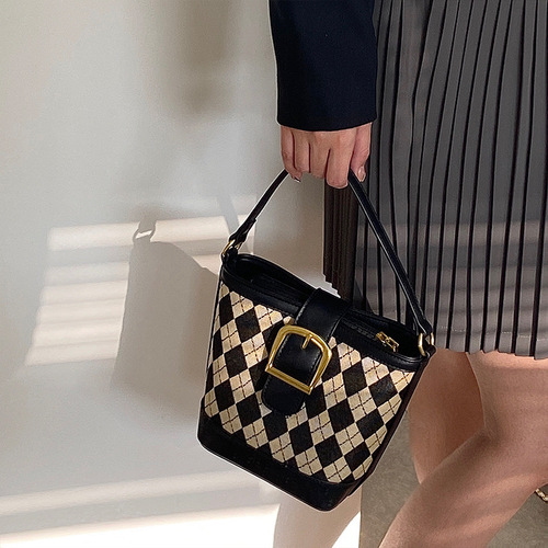 Cross-border bags niche design new women's bag high-end retro handbag diamond shoulder crossbody bucket bag