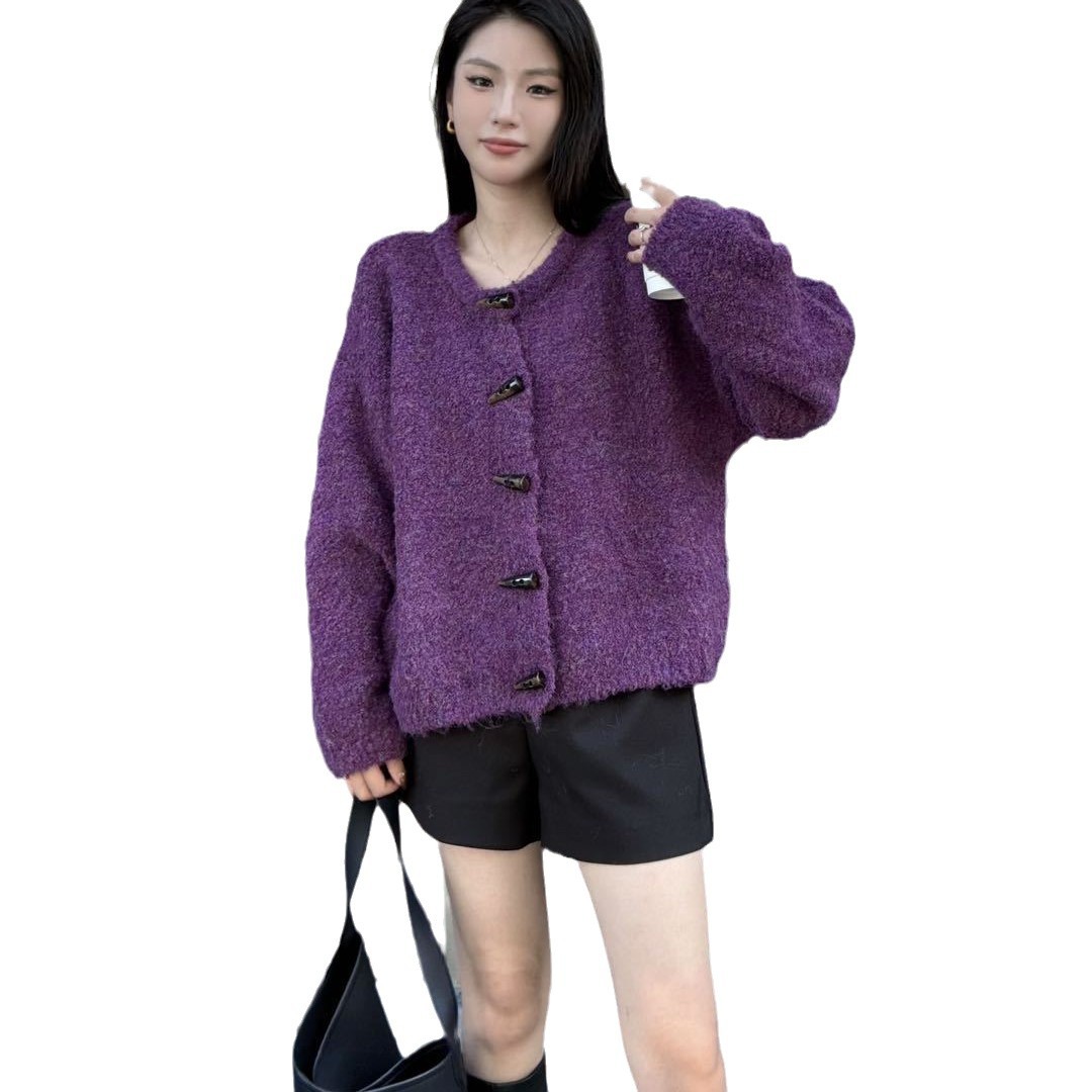 24 invierno Puyuan estilo francés corno hebilla chaqueta de jersey de punto para mujeres otoño invierno 2024 sensación de diseño pequeño