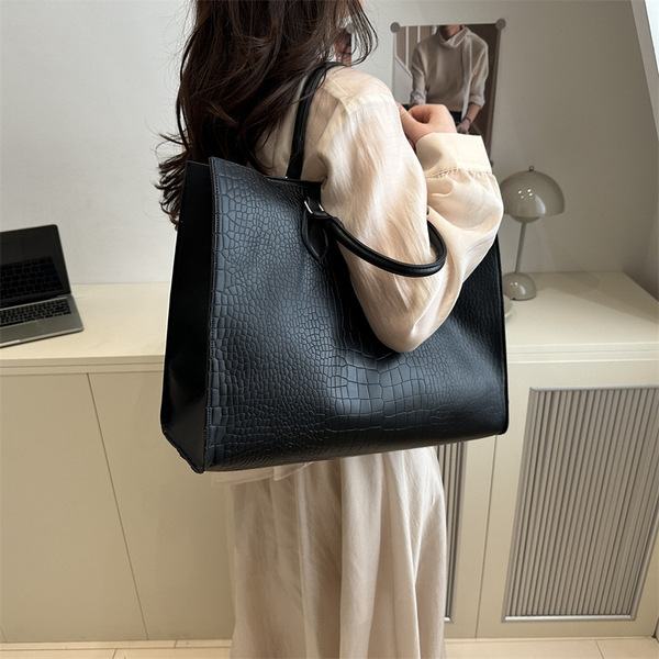 Fashionable retro capacious summer solid color one-shoulder bag for…