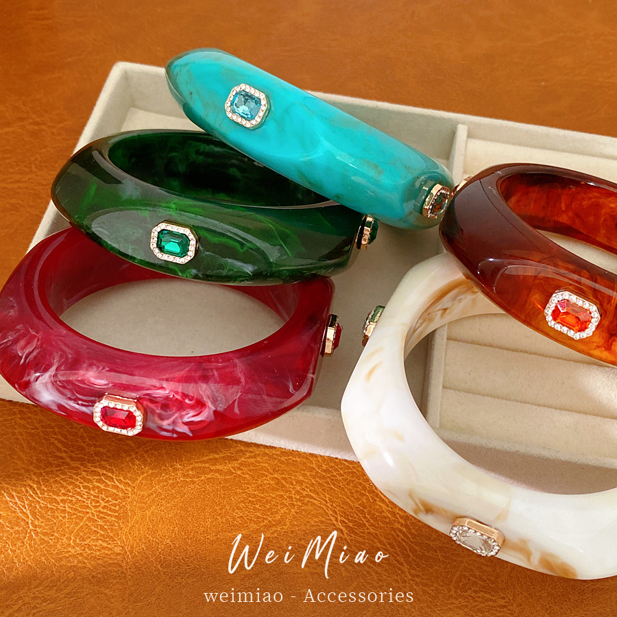 Europa y los Estados Unidos transfronterizos diamantes de resina pulsera cuadrada personalidad de alta moda pulsera exagerada lujosa nicho joyas al por mayor