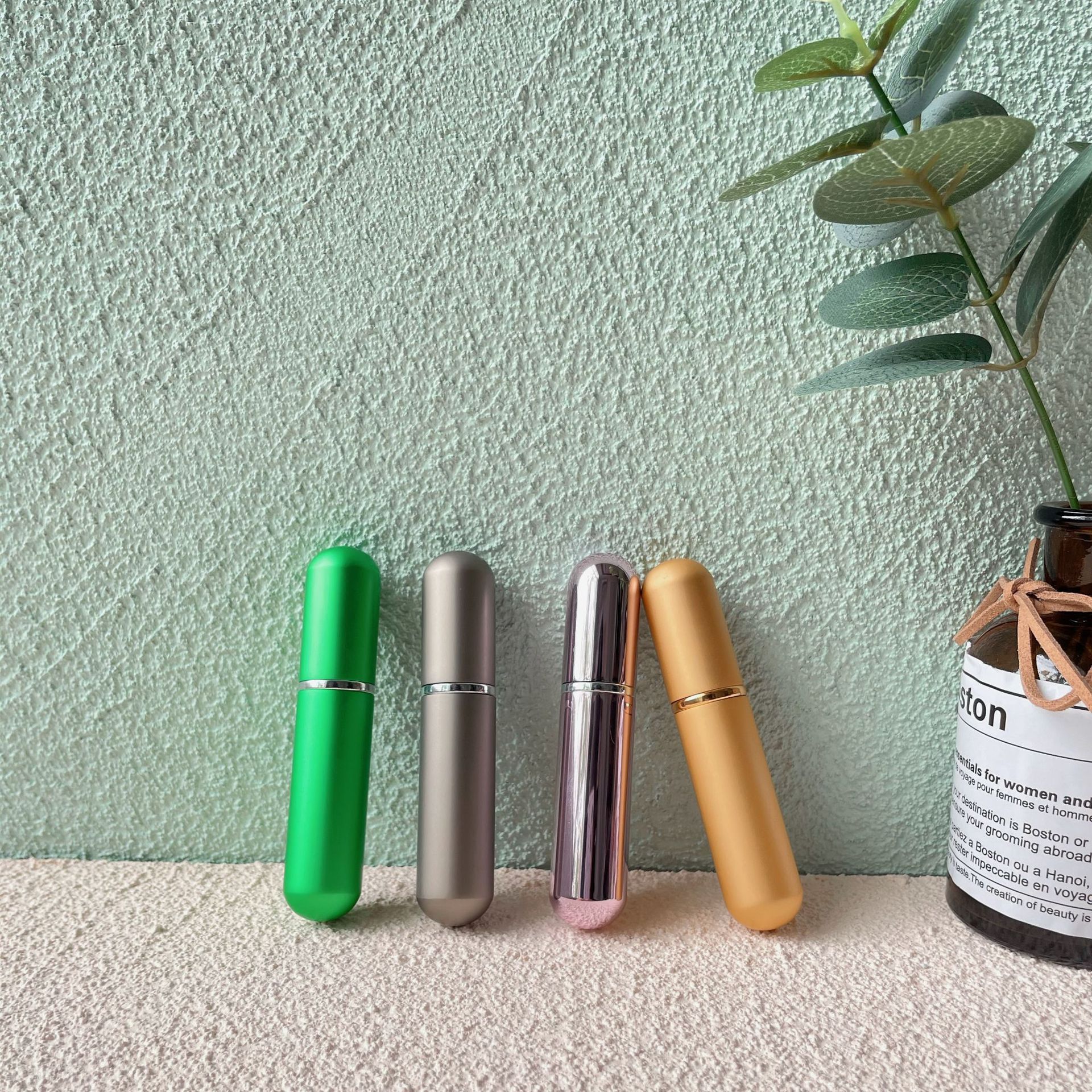 厂家直供5ml圆头香水瓶 彩色圆头喷雾瓶 便携式按压小样分装瓶