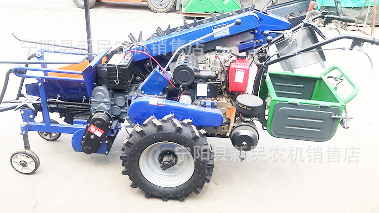 陕西地区用小型玉米收获机玉米收割机带扒皮玉米秸秆粉碎还田