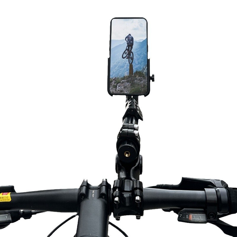 自転車に乗って自転車のオートバイの三人称でVLOGの震え音を撮影してマウンテンバイクの自撮り棒を生放送します。|undefined