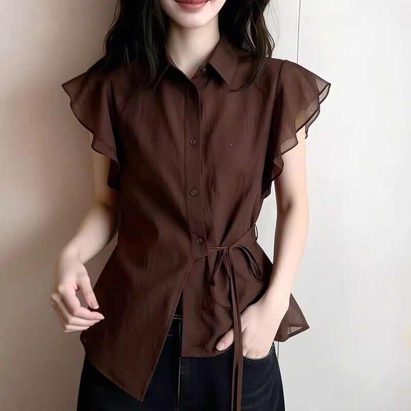 Stylish Coffee-Colored Short-Sleeve Shirt with Small Lapel for Women, Summer Design for Petite Figures, Cinched Waist with Tie, Ruffled Edges, Elegant Straight-Shoulder Top