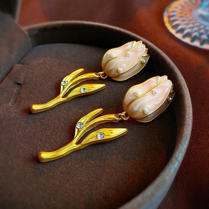 Pendientes vintageins de mediana edad de nicho retro Pendientes de lujo ligero de alta calidad al por mayor Pendientes de estilo de pintura al óleo de esmalte femenino image 24