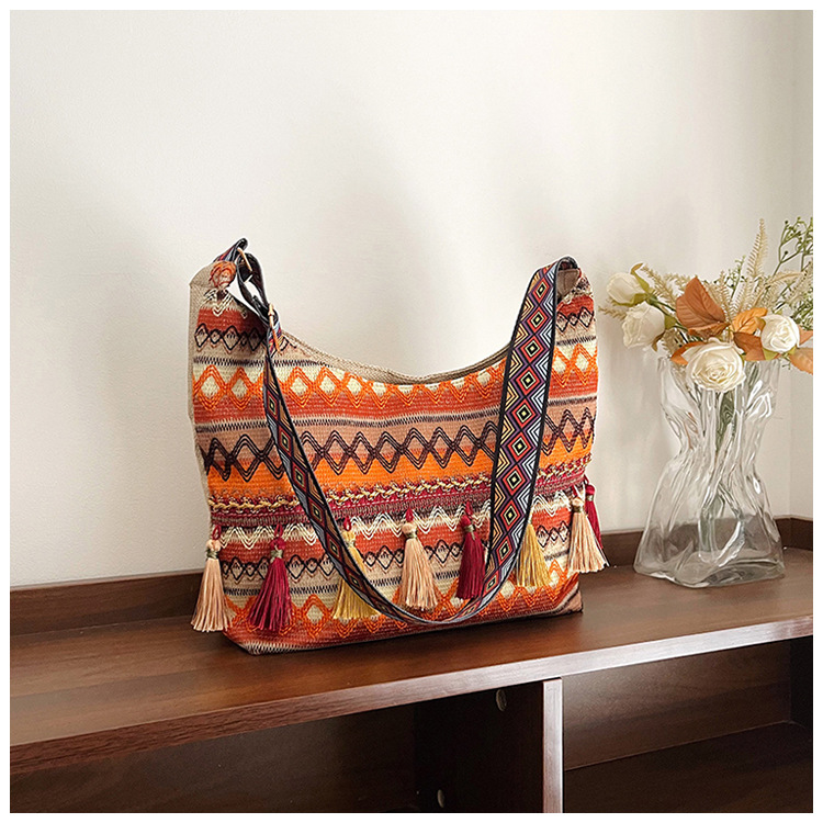 Large-capacity tote bag 2025 Summer new style trendy, simple and casual women's single-shoulder bag, artistic Chinese-style tassel bag undefined