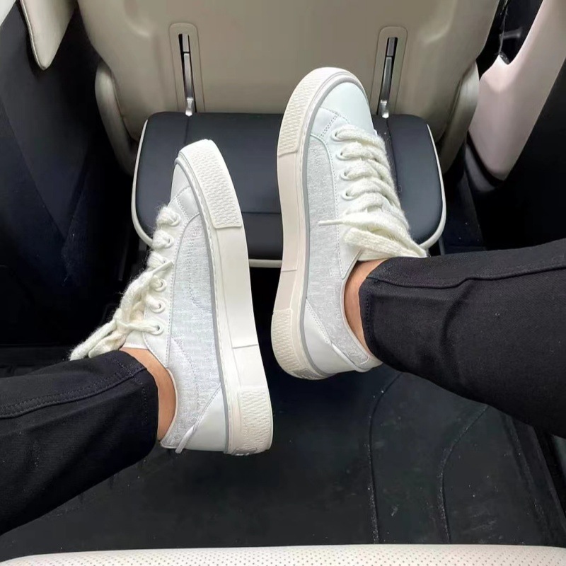 2024 neue trendige Paarschuhe in Übergröße, vielseitige runde Zehenpartie, farbblockierte dicke Sohle, sportliche weiße Freizeitschuhe_voghion.com