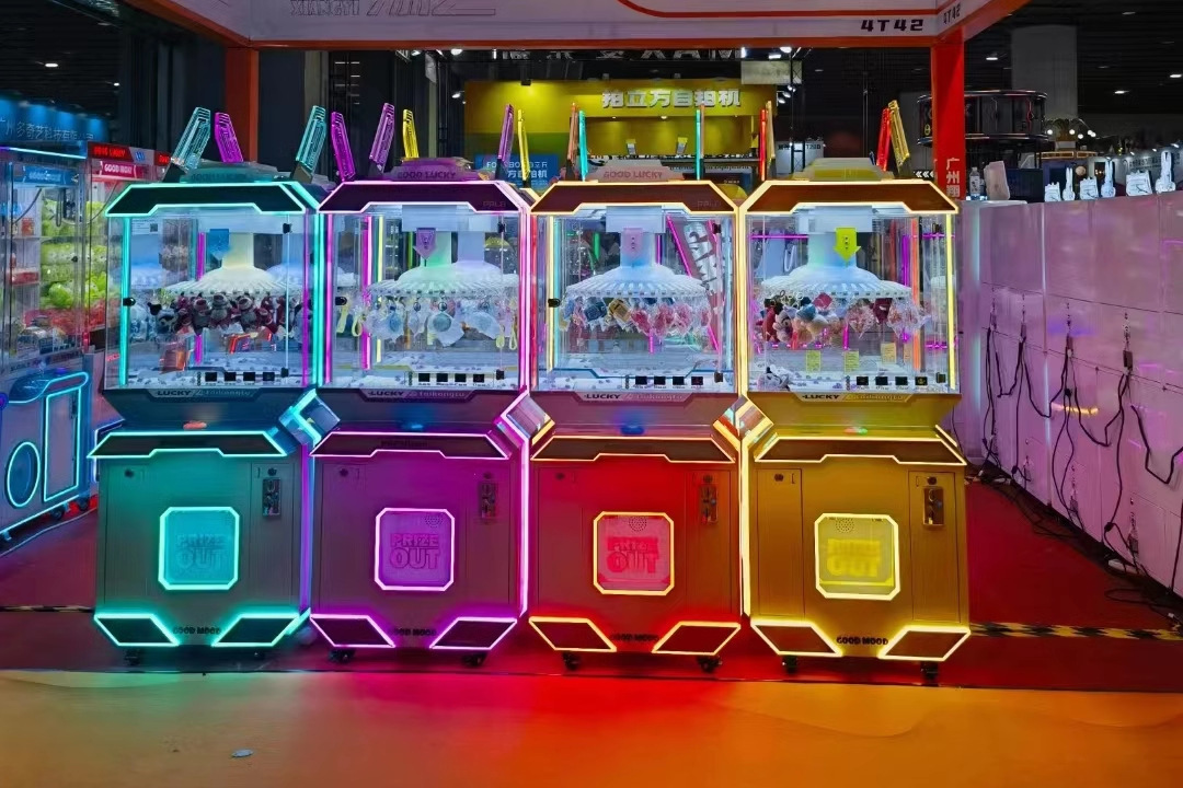 Red de Internet popular comercio exterior pequeña joyería máquina de juego máquina de regalo colgante de juguete red de Internet regalo pequeño juguete máquina de clip