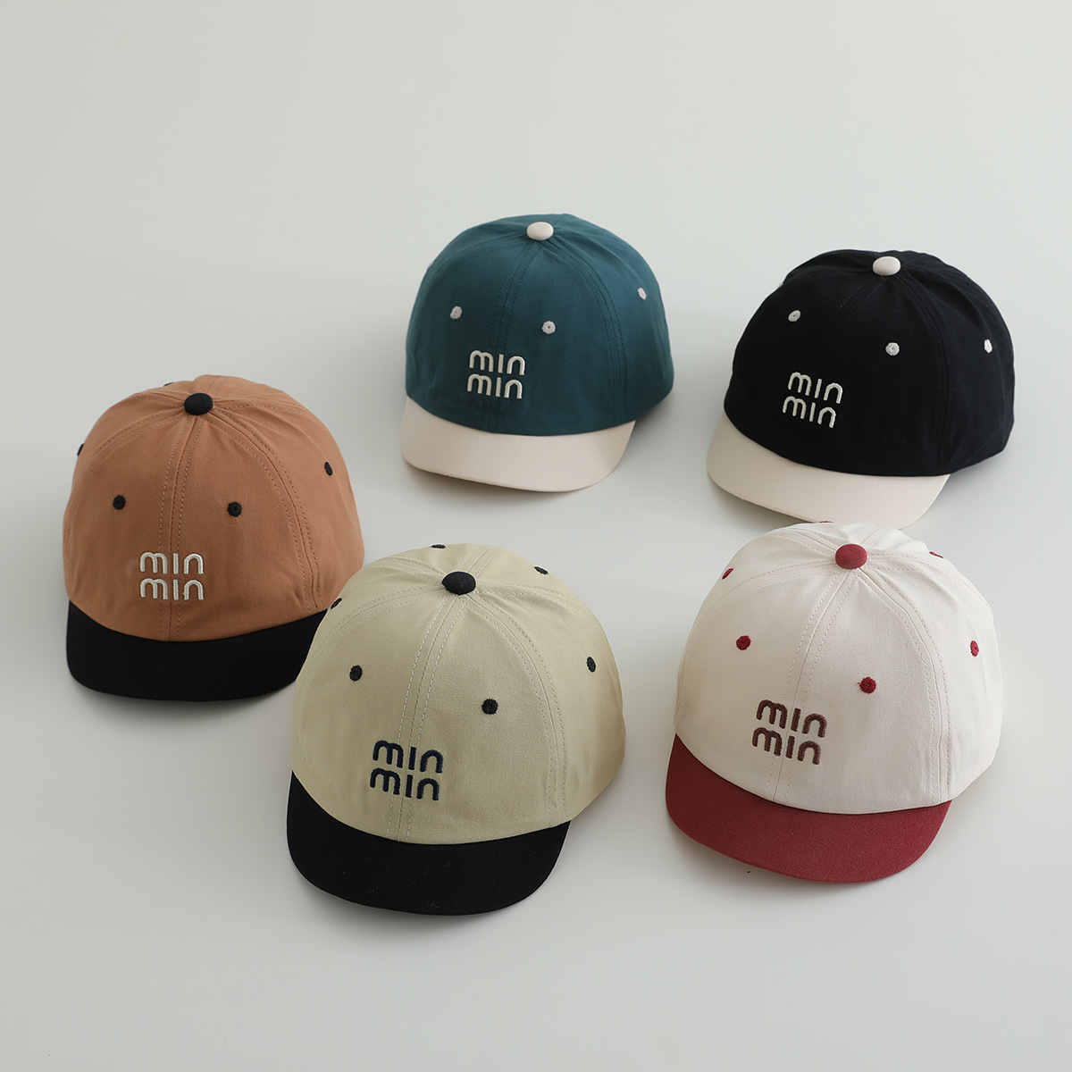 Sombrero de pato para bebés bordado letras de borde corto estilo extranjero sombrero para niños primavera y otoño sombrero de béisbol marea de verano