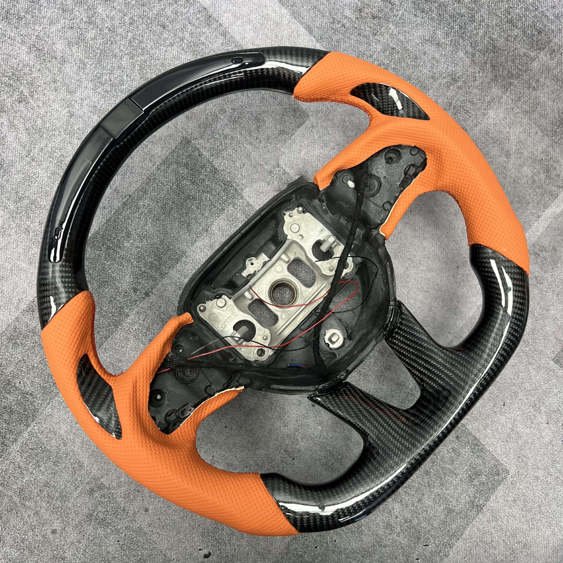 Customized Carbon Fiber Steering Wheel Suitable for Dodge Challenger Srt Dodge Hellcat Charger Modified with Led Lights