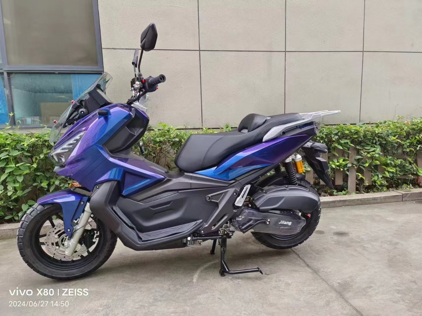 The Source Factory Specializes in Supplying Fuel-Efficient Scooters and Motorcycles to Amazon, Offering Two-Wheeled Motorcycles with Strong Power