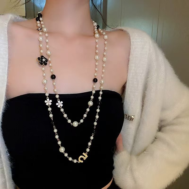 770 black bead small flower 5-word necklace